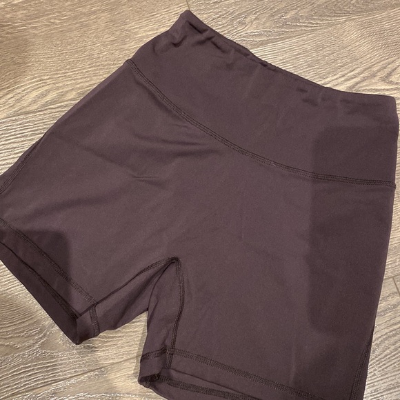 ALPHALETE PULSE SURGE SHORTS 💗 - Picture 2 of 5